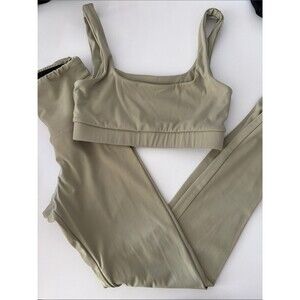 Strut-This Activewear Set - Sports Bra and Leggings in Sage Green